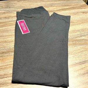 Satina plus size leggings black NWT
